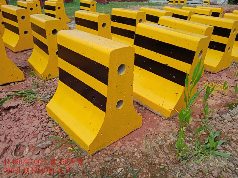 500高水泥隔离墩